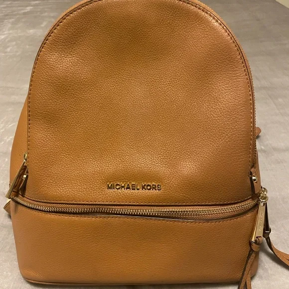 Michael Kors Rhea Medium Leather backpack - Picture 2 of 6